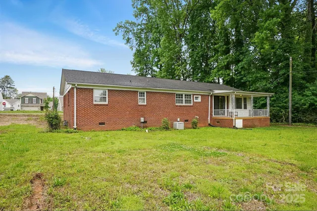 a backyard of a house with plants and garden
