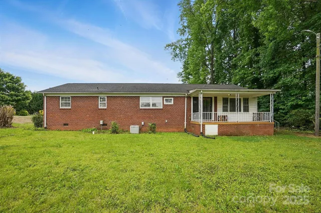 a view of a house with a big yard