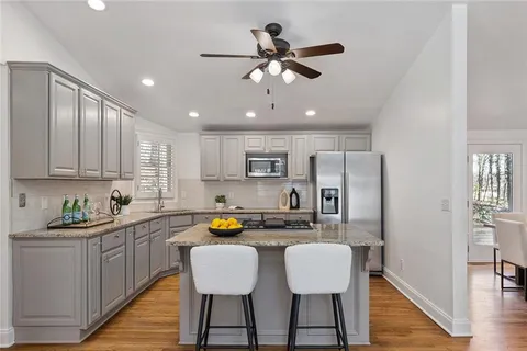 $925,000 | 565 Timberland Drive Northeast, Atlanta, GA 30342