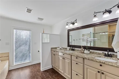$925,000 | 565 Timberland Drive Northeast, Atlanta, GA 30342