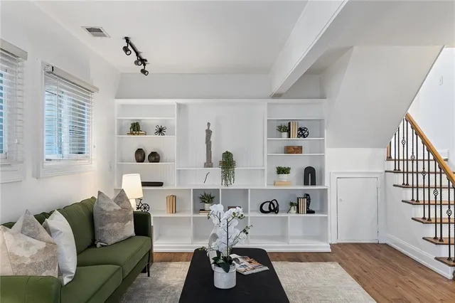 $950,000 | 565 Timberland Drive Northeast, Atlanta, GA 30342