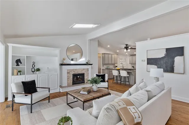 $950,000 | 565 Timberland Drive Northeast, Atlanta, GA 30342