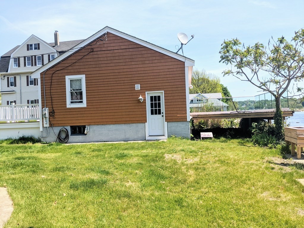 1516 Riverside Avenue Somerset, MA 02726 - Photo 5 of 22