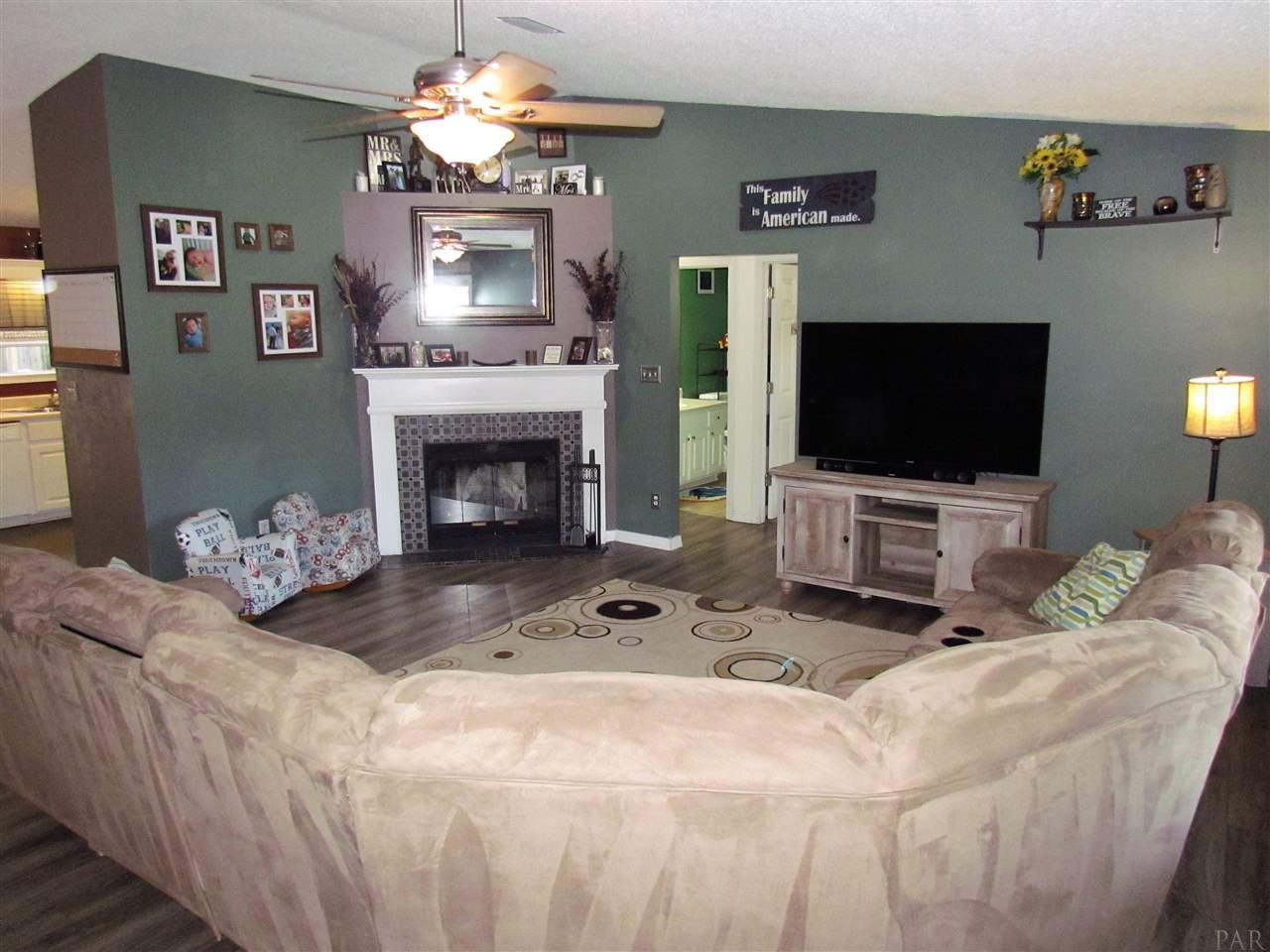 2748 Riverside Landing Drive Navarre, FL 32566 - Photo 3 of 19 Gallery Image 3