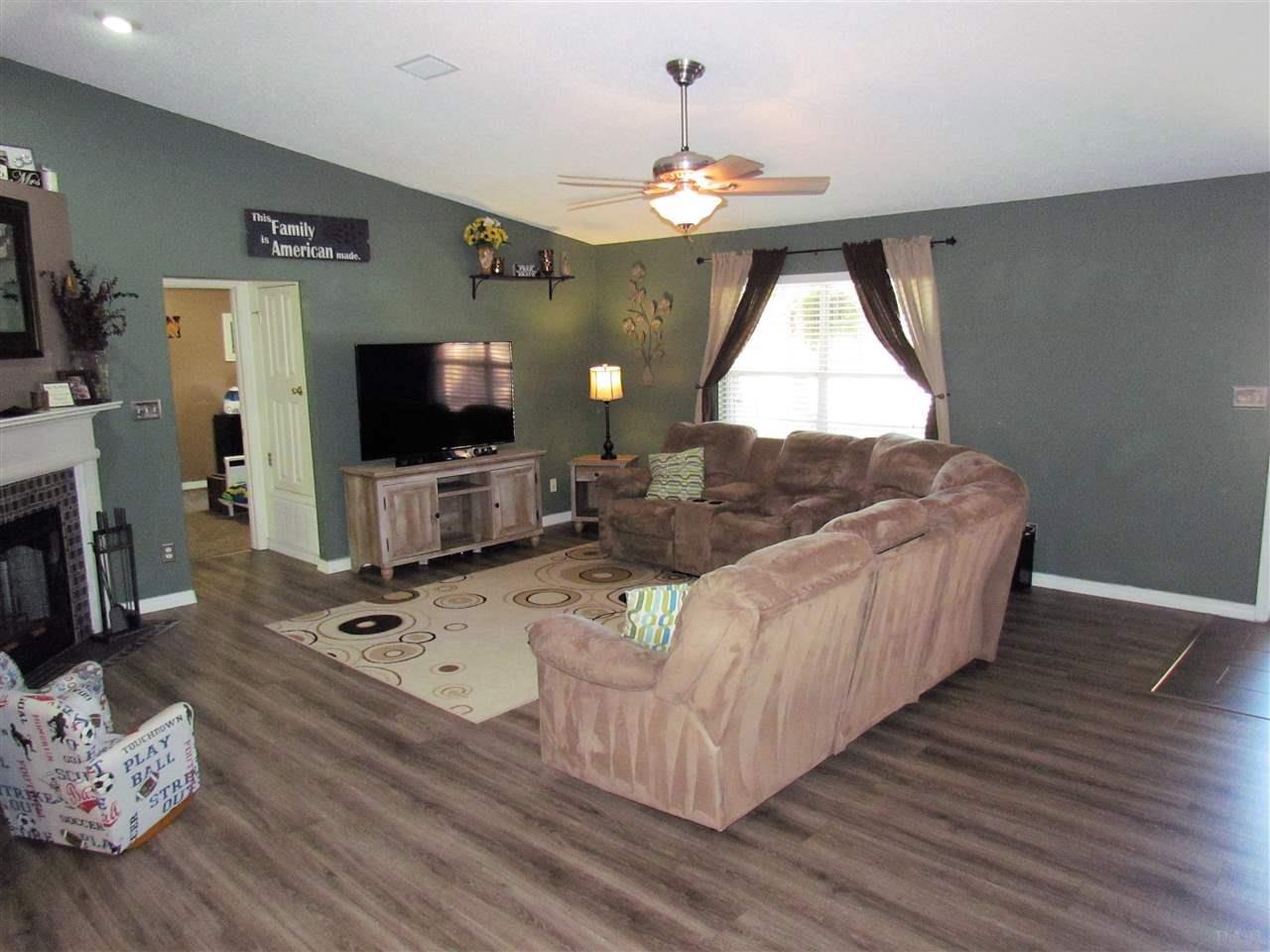 2748 Riverside Landing Drive Navarre, FL 32566 - Photo 4 of 19 Gallery Image 4