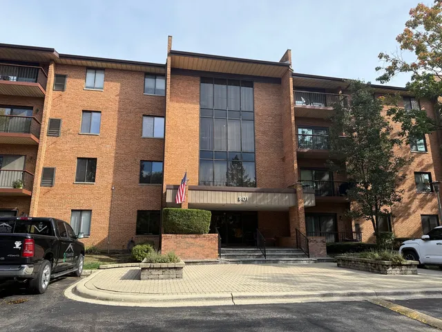 $275,000 | 801 79th Street, Unit 310, Darien, IL 60561
