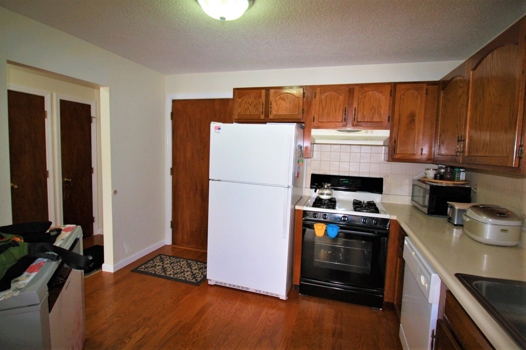 377 Huse Road, Unit 32 Manchester, NH 03103 - Photo 3 of 10