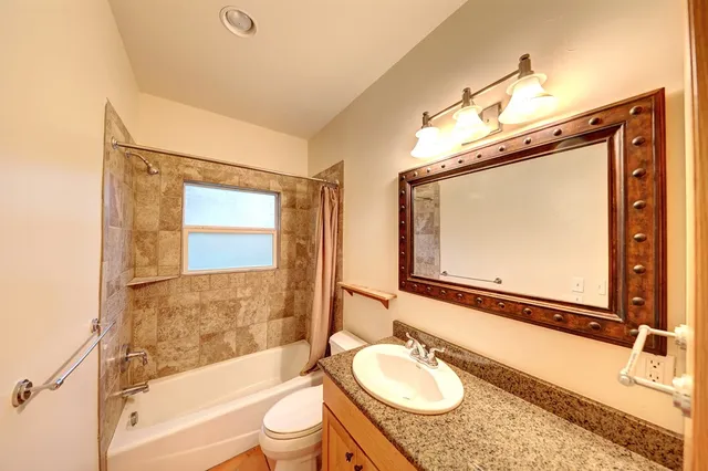 $545,000 | 203 Rimrock Circle West, Ingram, TX 78025