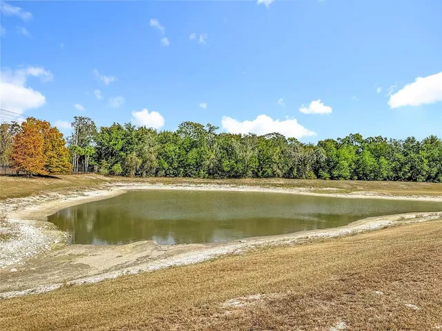 a view of a yard with basketball court
