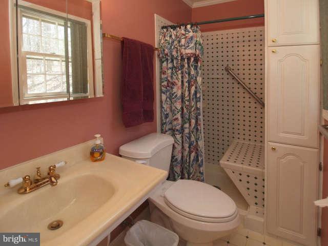 6396 Yates Ford Road Manassas, VA 20111 - Photo 11 of 27 Bath (Master)