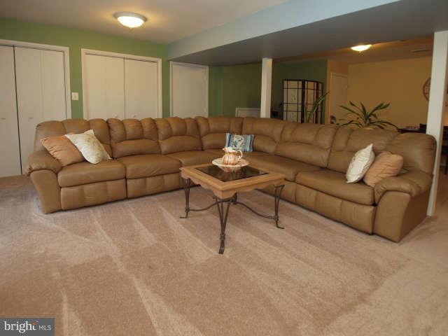 6396 Yates Ford Road Manassas, VA 20111 - Photo 17 of 27 Family Room