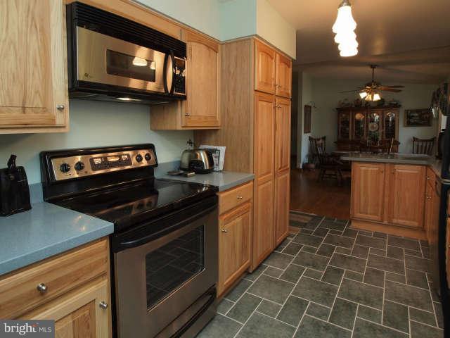 6396 Yates Ford Road Manassas, VA 20111 - Photo 3 of 27 Kitchen