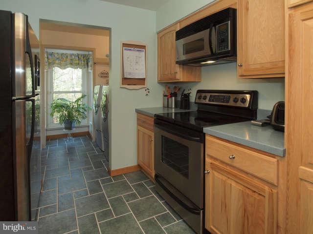 6396 Yates Ford Road Manassas, VA 20111 - Photo 4 of 27 Kitchen