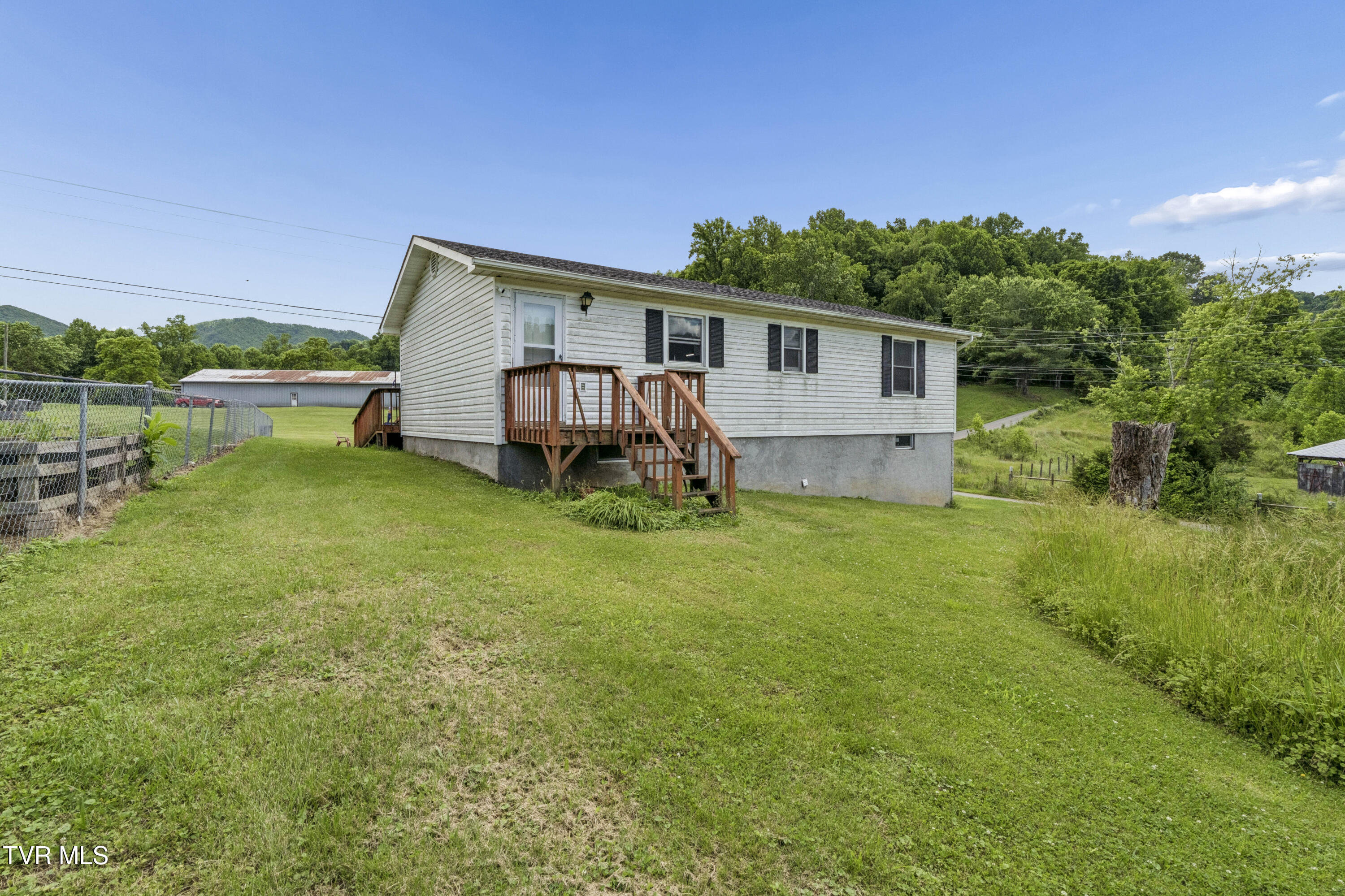 1401 Charity Hill Road Elizabethton, TN 37643 - Photo 18 of 25 Charity-16