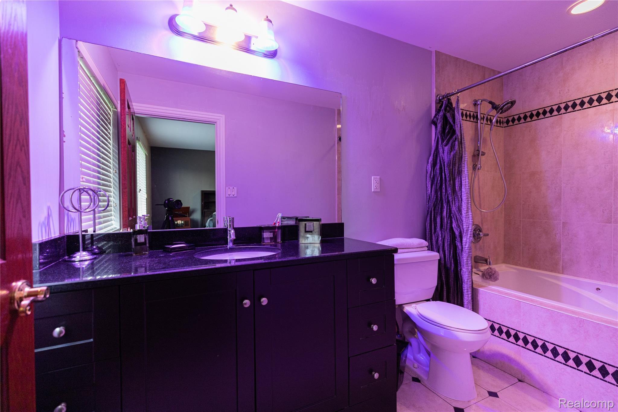 1603 Angela Road Walled Lake, MI 48390 - Photo 50 of 76 1603 Angela Dr-58.jpg