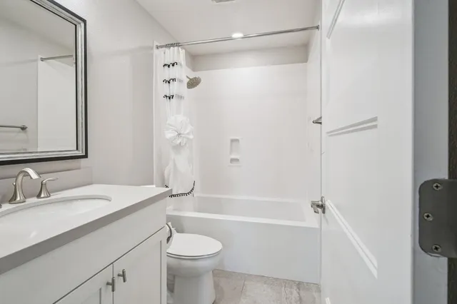 $3,975 | 605 El Camino Real, Redwood City, CA 94063