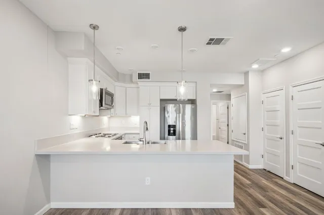 $3,975 | 605 El Camino Real, Redwood City, CA 94063