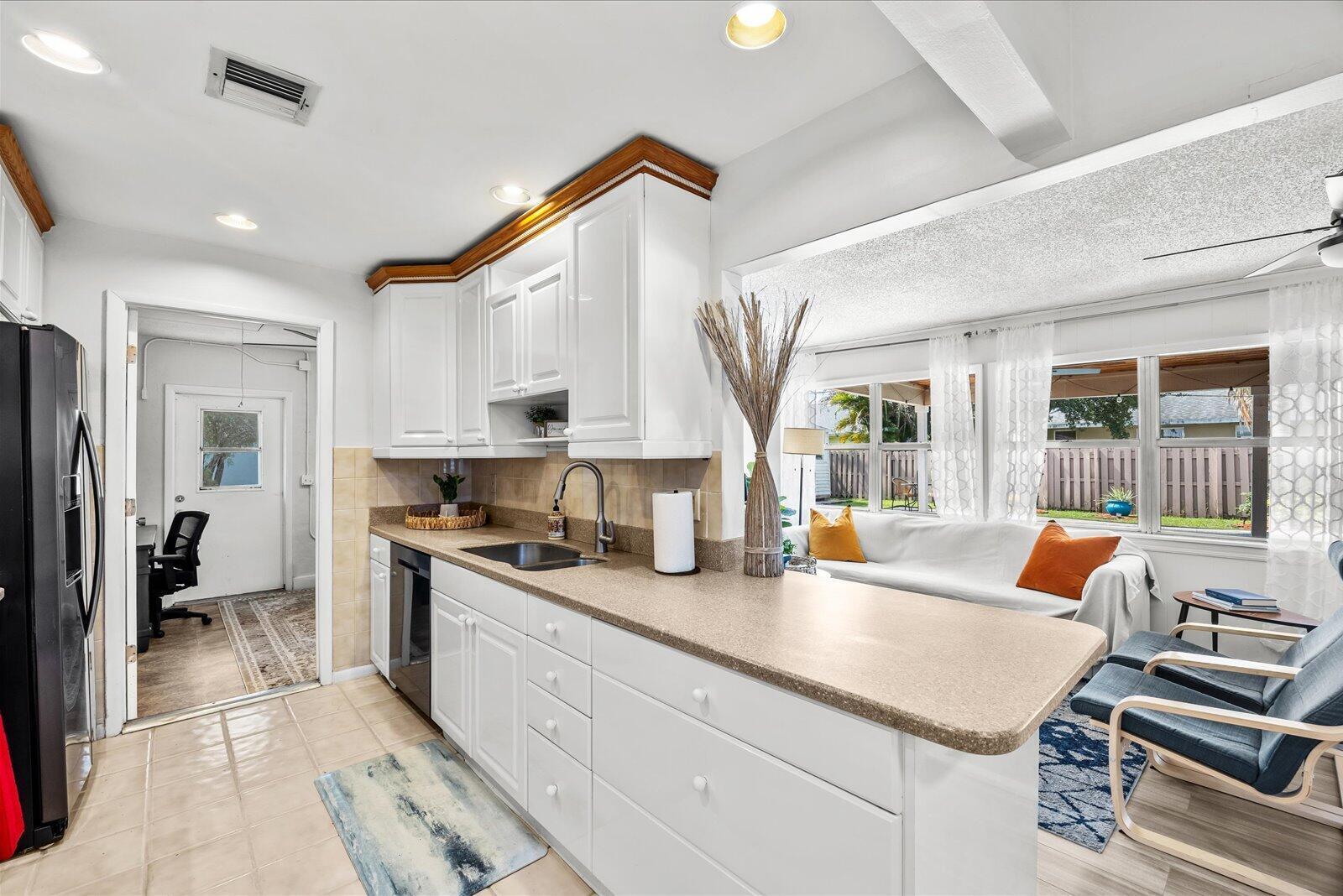 1004 Northwest 16th Place Stuart, FL 34994 - Photo 9 of 42 09_beyc6a3d8062cd07d