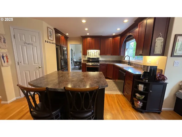 $675,000 | 126 Songbird Court, Roseburg, OR 97470