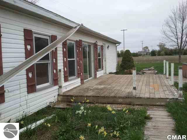 7111 West Gary Road Chesaning, MI 48616 - Photo 3 of 22 1767317-2.JPG
