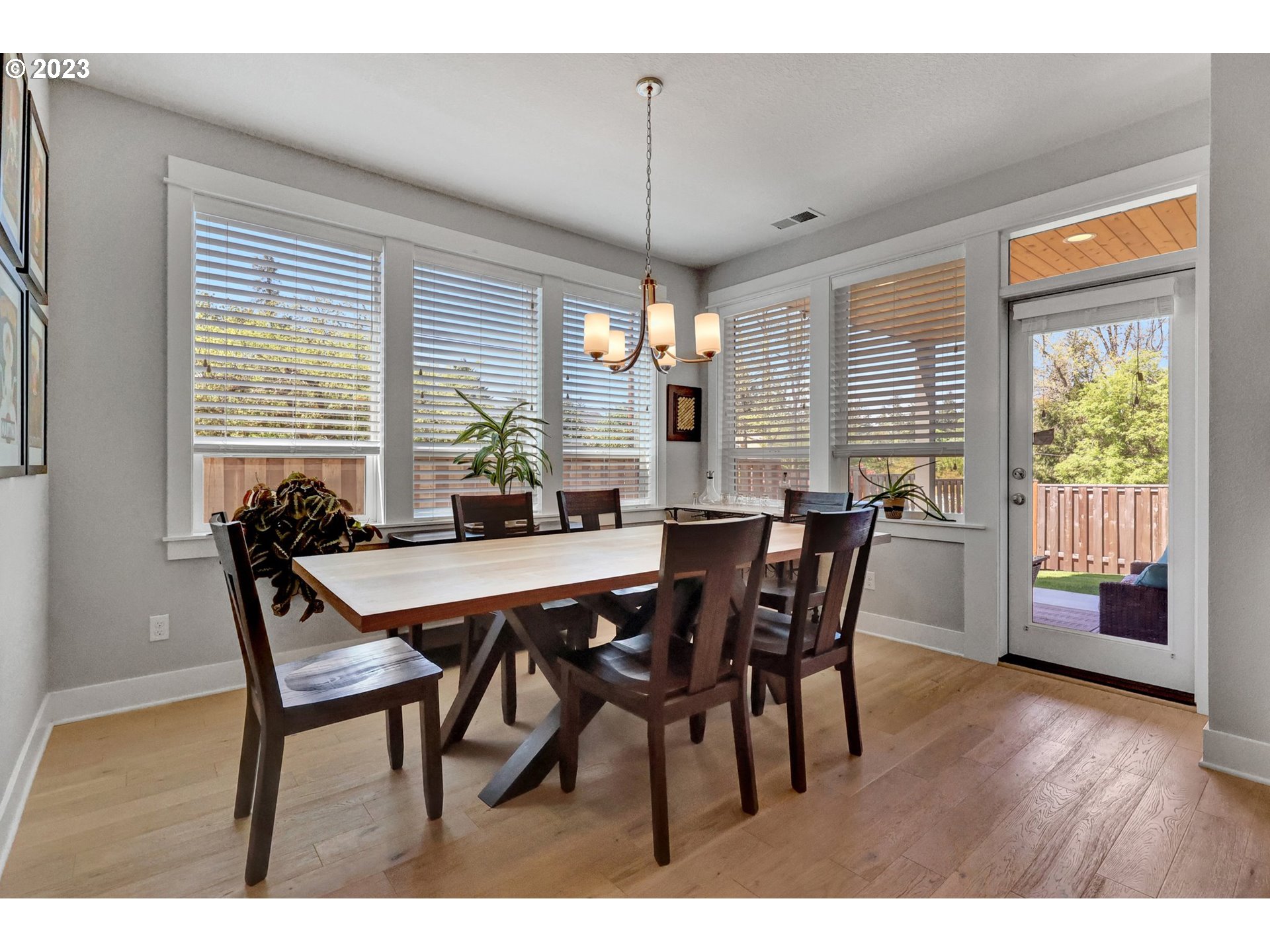 4483 Southwest Carson Street Portland, OR 97219 - Photo 9 of 20 Gallery Image 9
