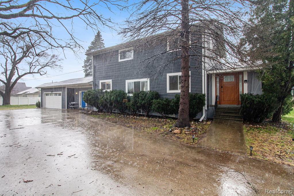 7450 Porter Road Grand Blanc, MI 48439 - Photo 2 of 27