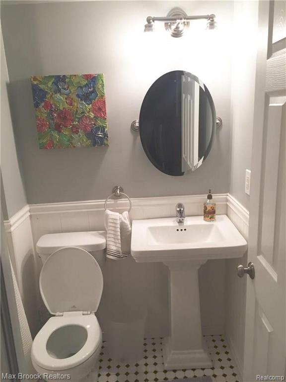 33118 Hearthstone Road Farmington Hills, MI 48334 - Photo 22 of 37