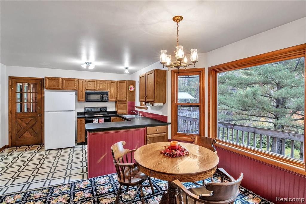10419 Maple Road Hartland, MI 48353 - Photo 12 of 37