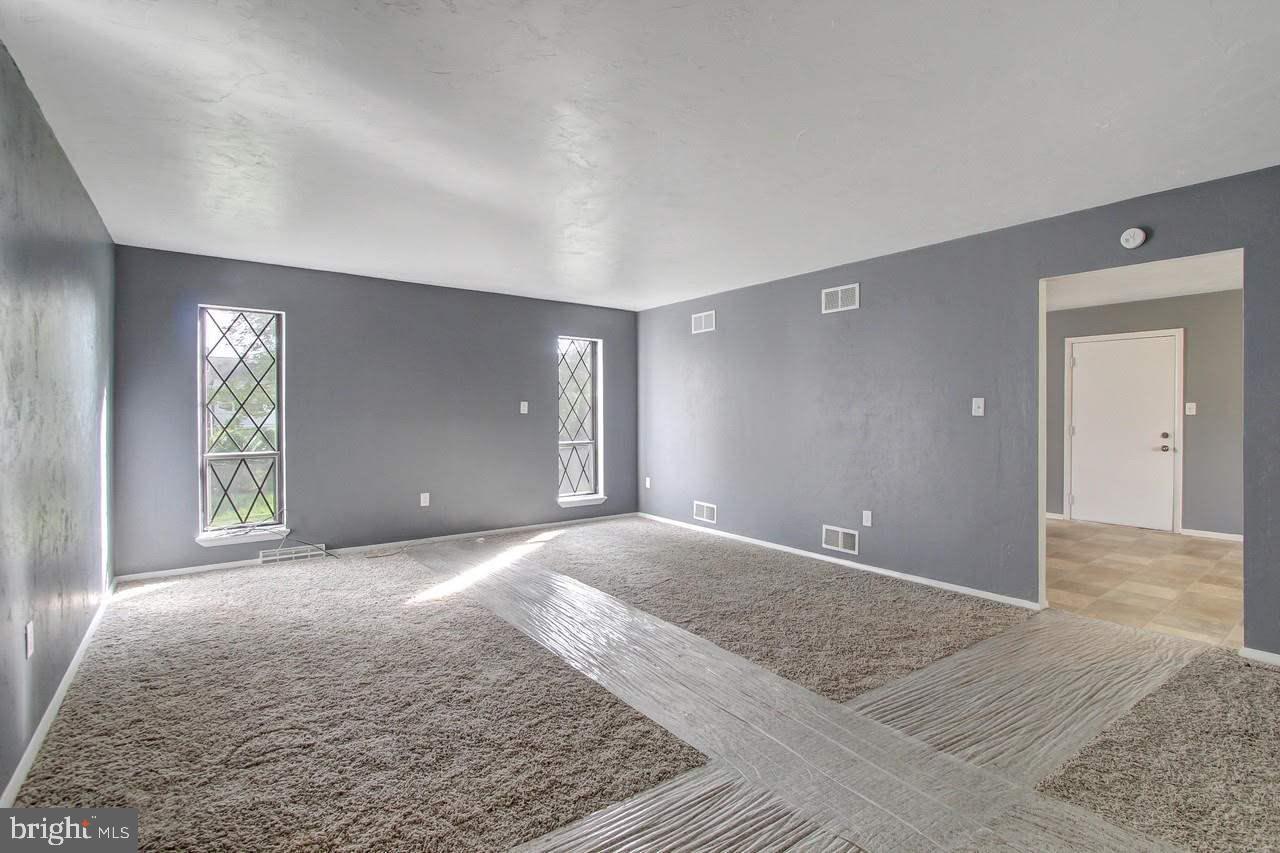 320 Norhurst Road York, PA 17402 - Photo 4 of 22 Gallery Image 4