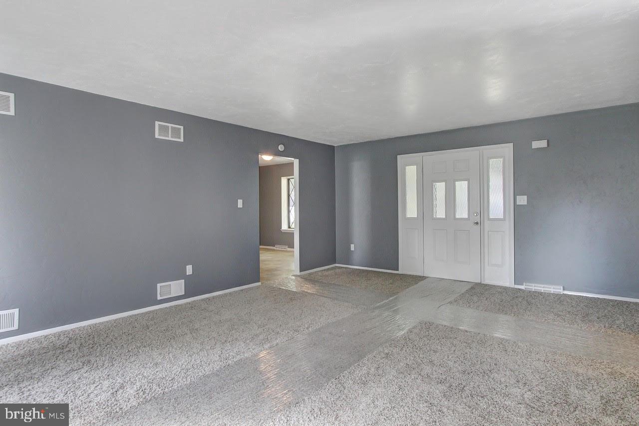 320 Norhurst Road York, PA 17402 - Photo 5 of 22 Gallery Image 5