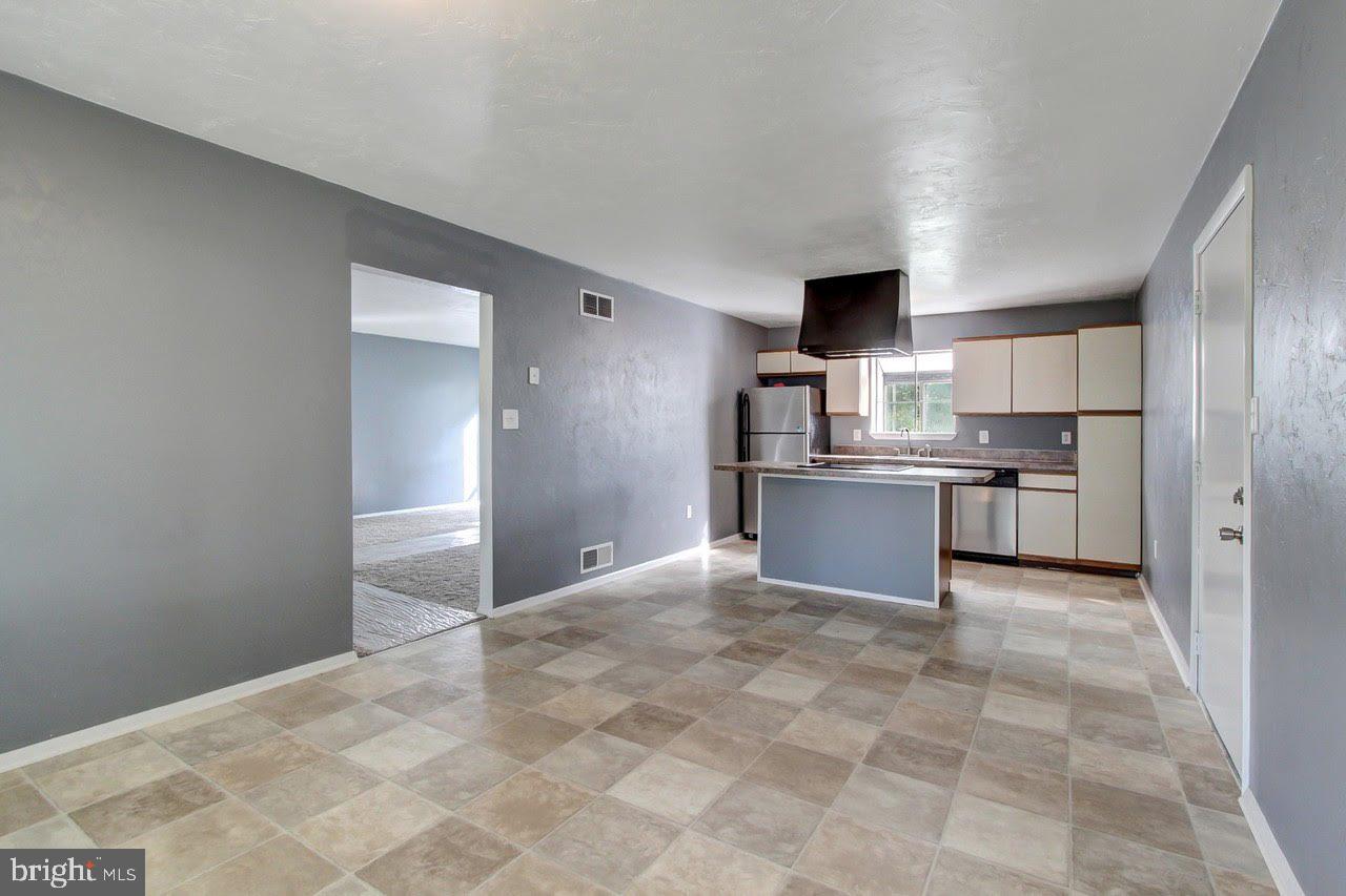 320 Norhurst Road York, PA 17402 - Photo 8 of 22 Gallery Image 8