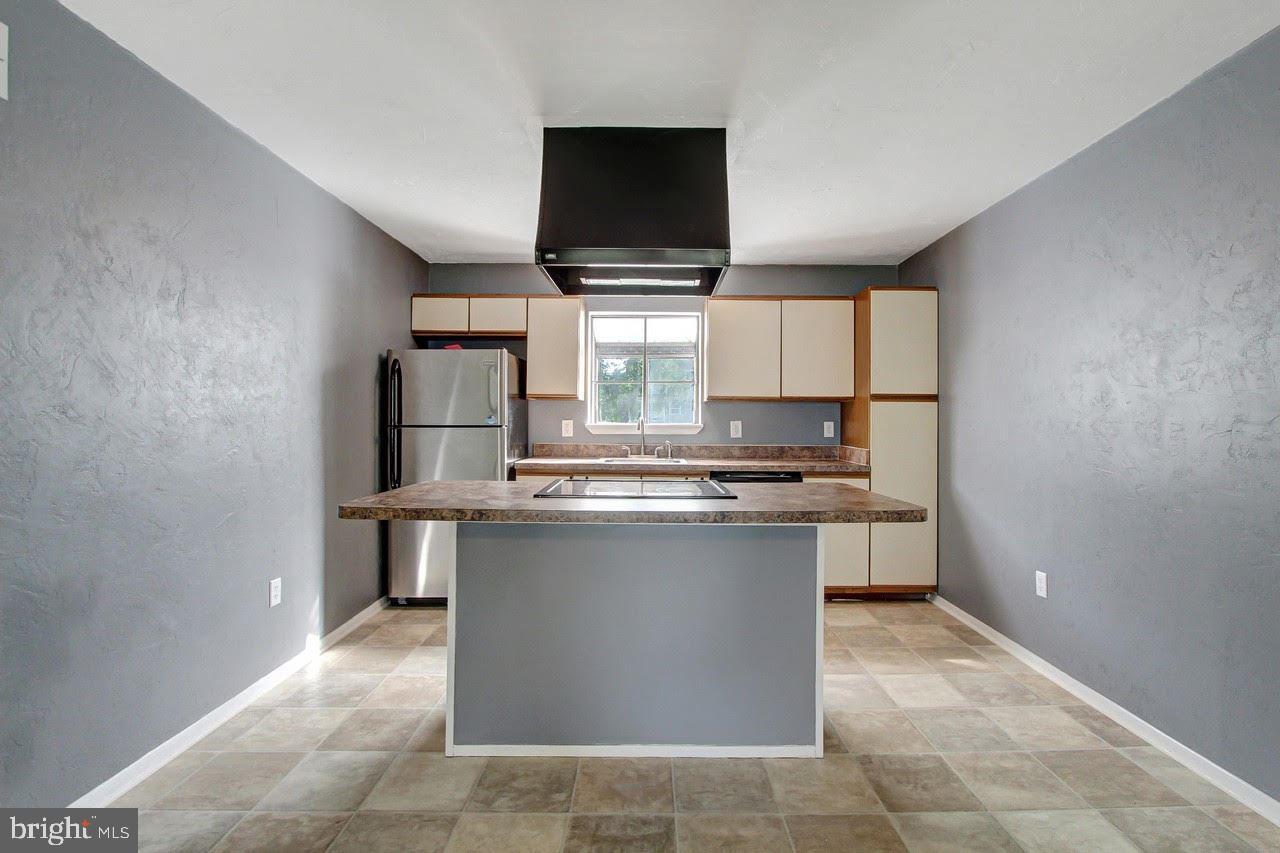 320 Norhurst Road York, PA 17402 - Photo 9 of 22 Gallery Image 9