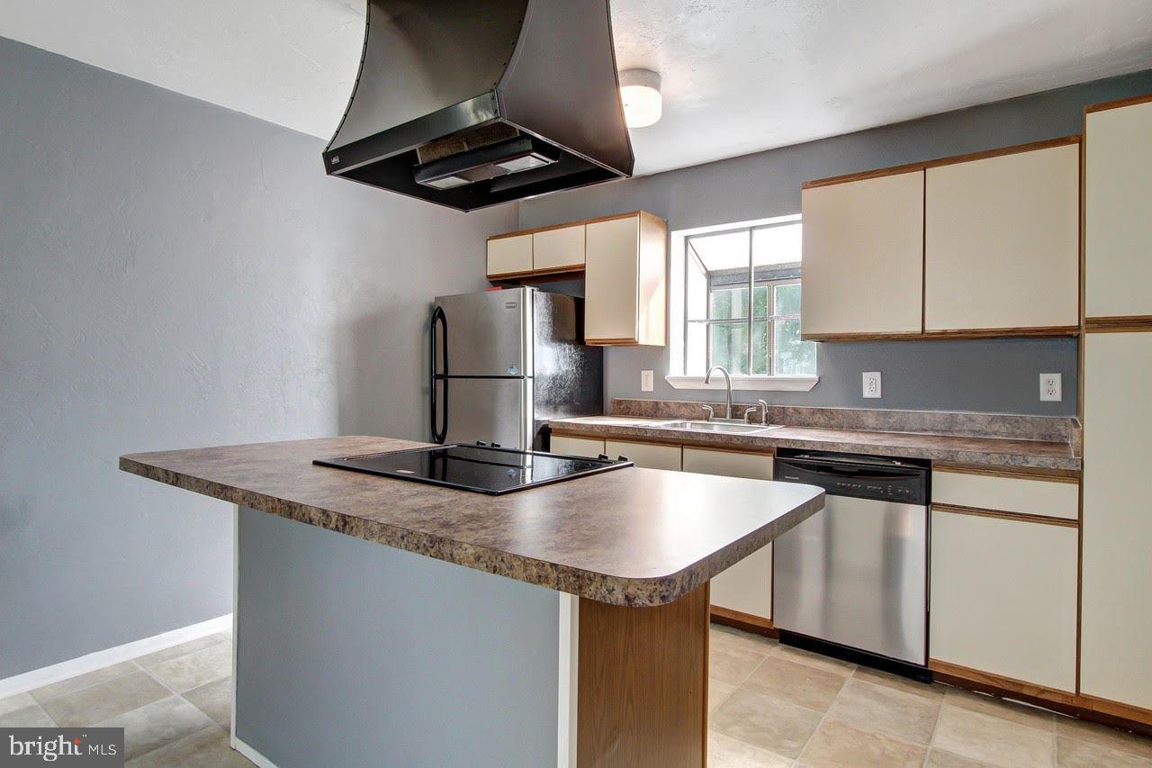 320 Norhurst Road York, PA 17402 - Photo 10 of 22 Gallery Image 10