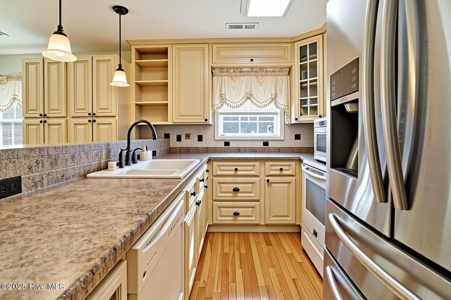 202 West Bedford Road Wilmington, NC 28411 - Photo 4 of 16 Bedford Kitchen empty