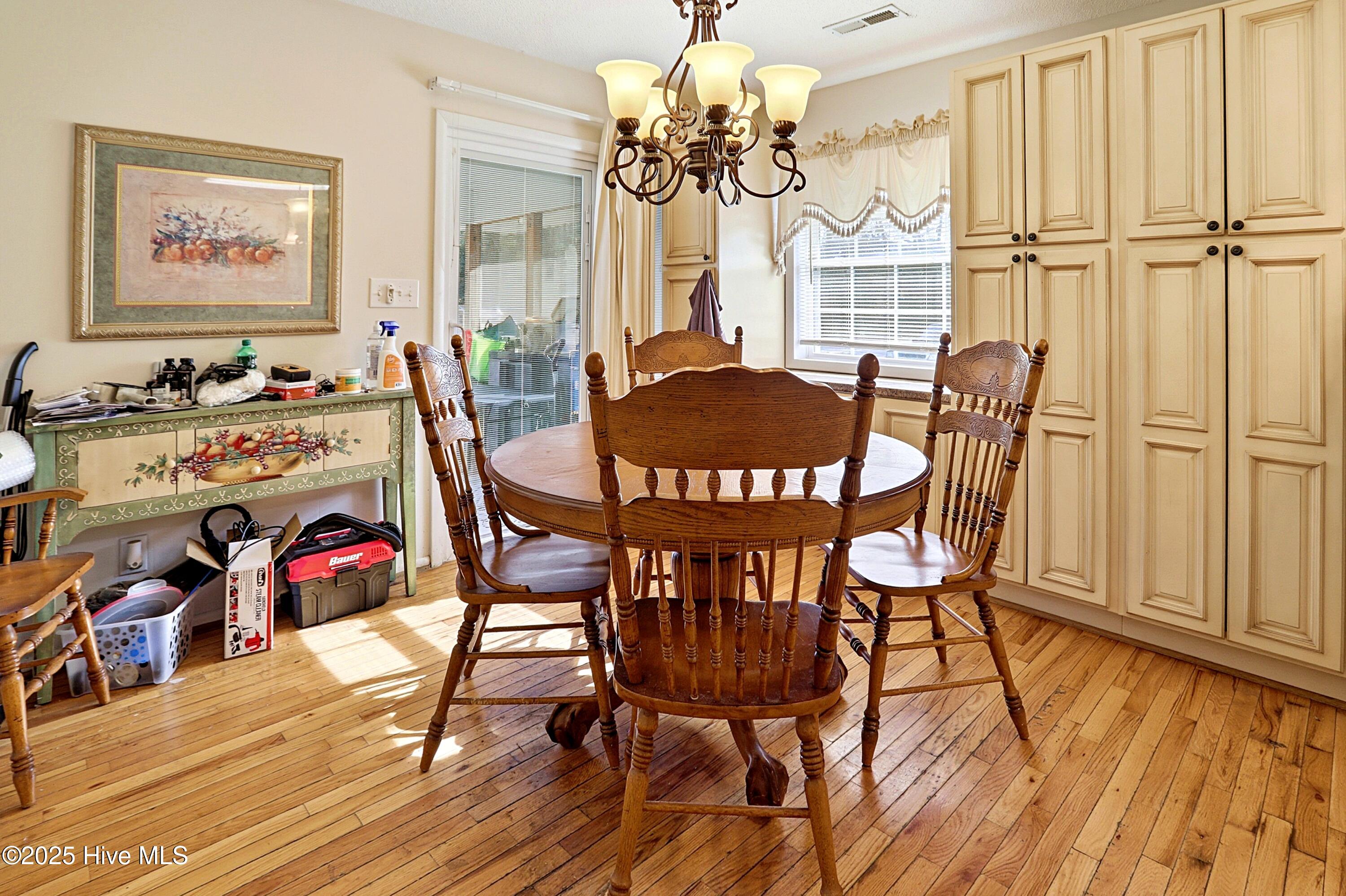 202 West Bedford Road Wilmington, NC 28411 - Photo 5 of 16 Bedford Dining