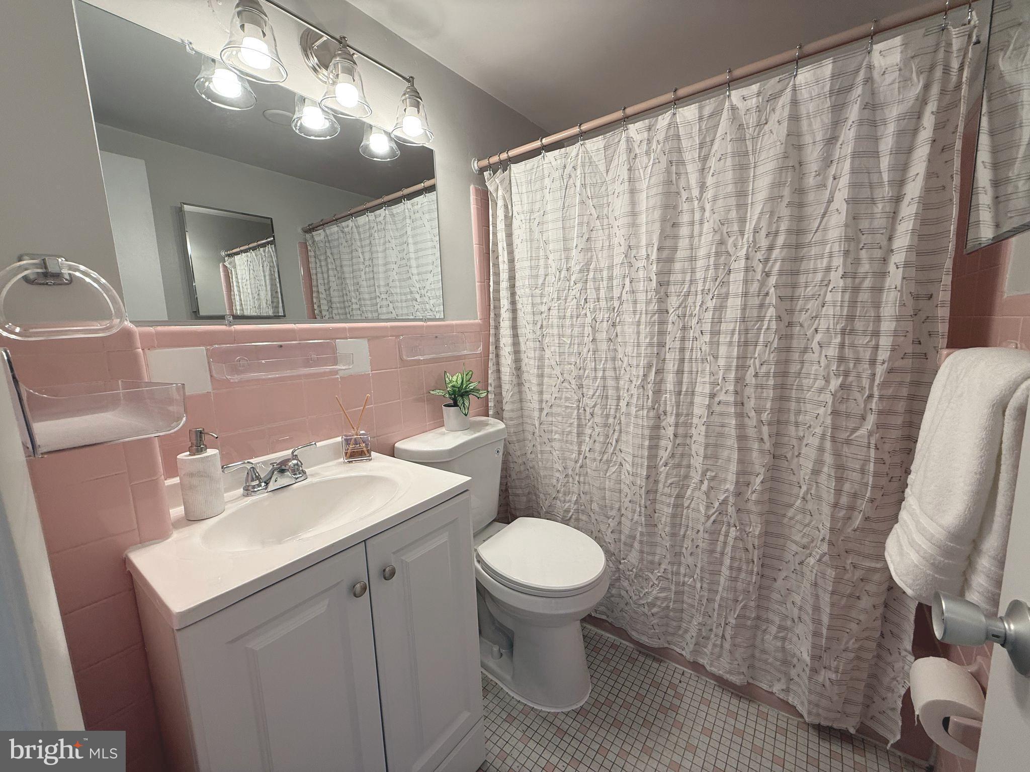 4343 Cherry Hill Road, Unit 705 Arlington, VA 22207 - Photo 23 of 38 a bathroom with a sink a toilet and mirror