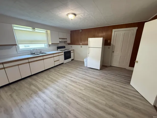 $990 | 406 17th Street, Unit A, Bedford, IN 47421