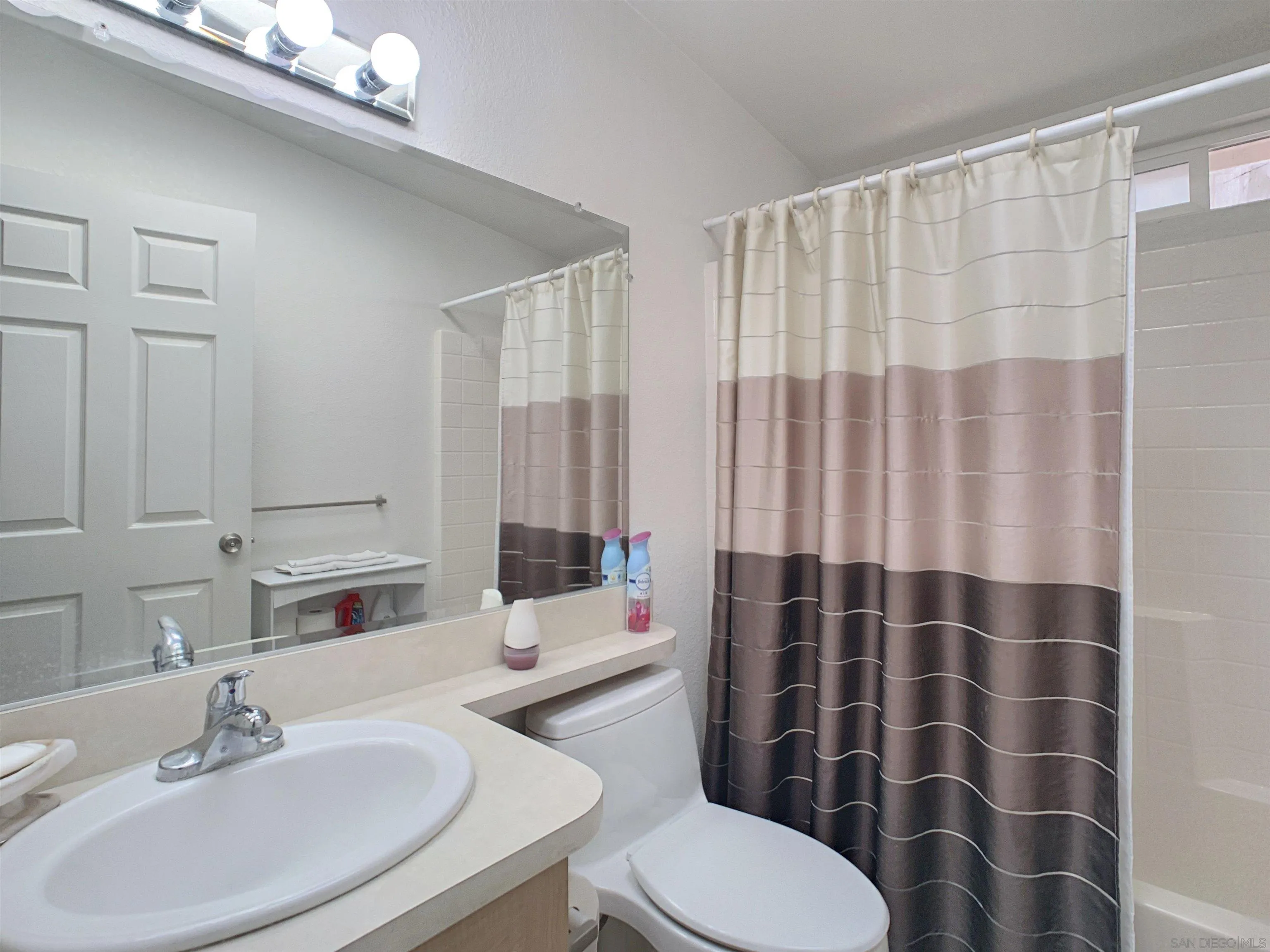 3505 Alpine Boulevard, Unit 57 Alpine, CA 91901 - Photo 20 of 28 Hallway bathroom offers a tub/shower combo.