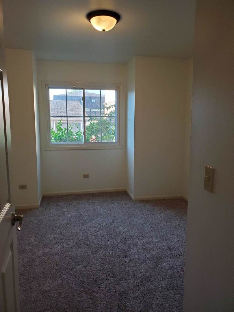 833 Village Quarter Road, Unit G4 West Dundee, IL 60118 - Photo 12 of 15 an empty room with a window