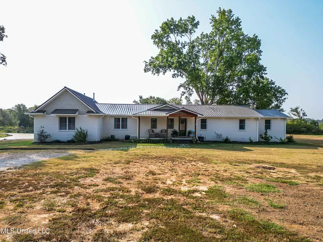 $460,000 | 3126 South Slayden Road, Lamar, MS 38642