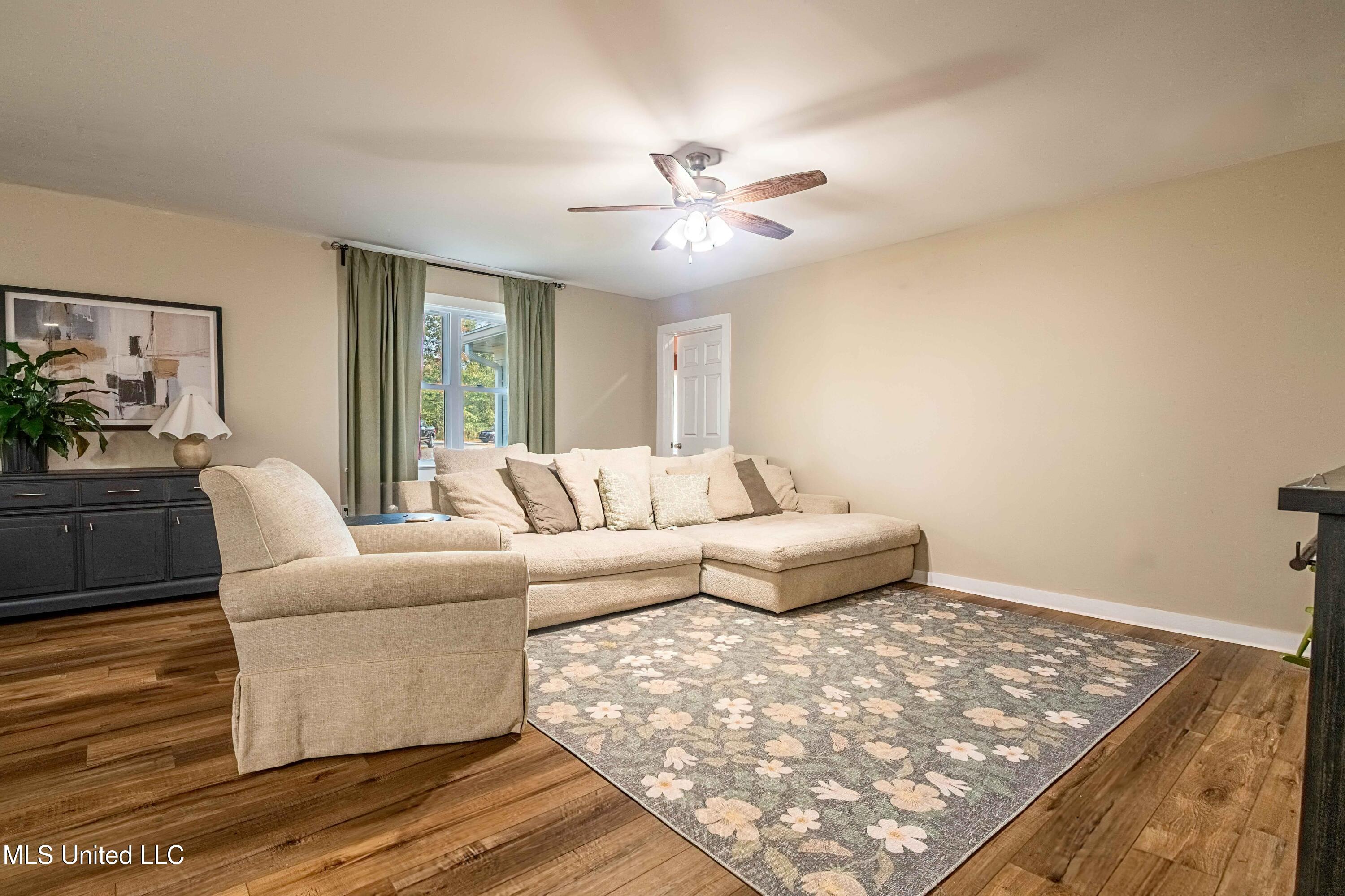 3126 South Slayden Road Lamar, MS 38642 - Photo 13 of 31 Living room