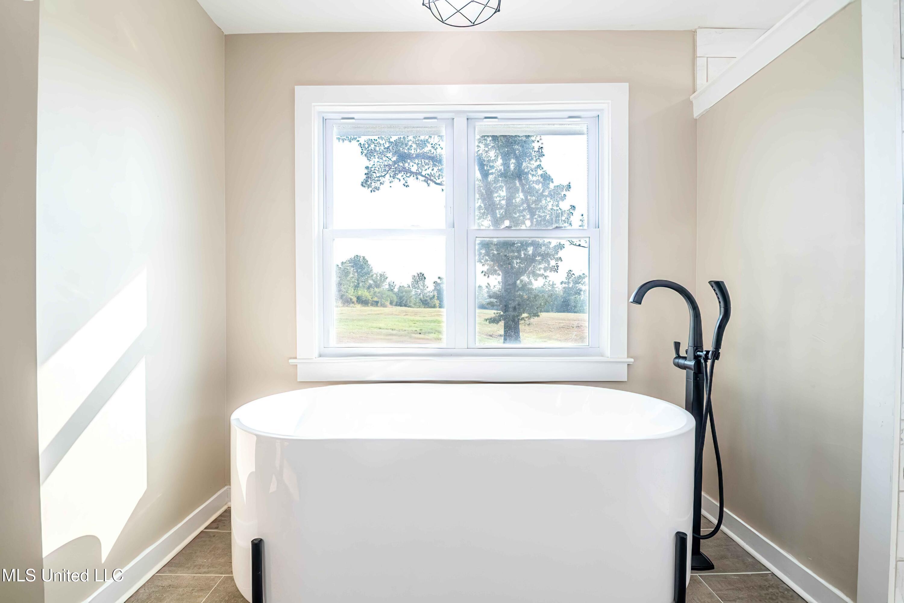 3126 South Slayden Road Lamar, MS 38642 - Photo 17 of 31 Primary bath