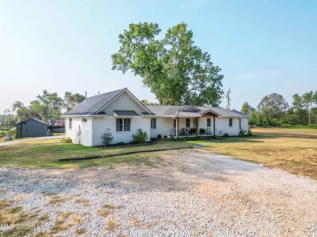 $460,000 | 3126 South Slayden Road, Lamar, MS 38642