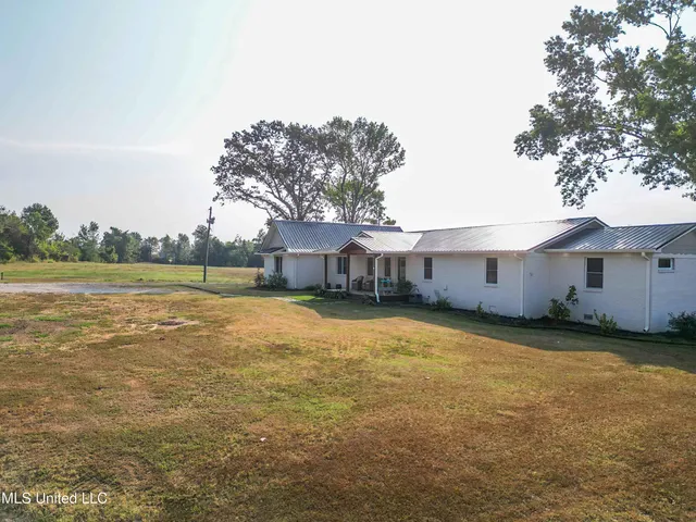 $460,000 | 3126 South Slayden Road, Lamar, MS 38642