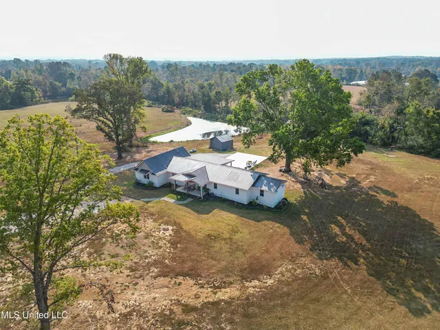 $460,000 | 3126 South Slayden Road, Lamar, MS 38642