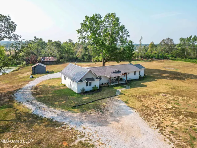 $460,000 | 3126 South Slayden Road, Lamar, MS 38642