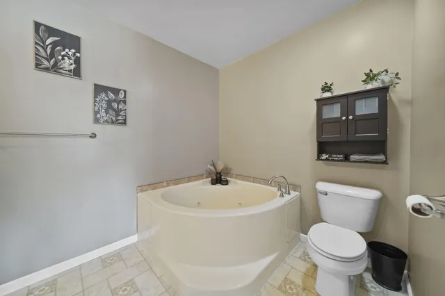 $319,900 | 3584 Hunters Court, Grass Lake, MI 49240