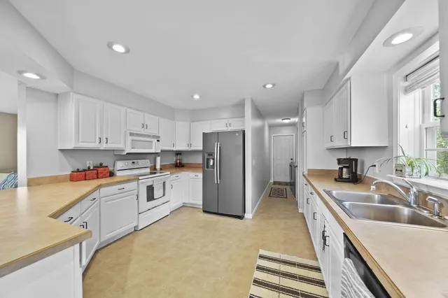 $319,900 | 3584 Hunters Court, Grass Lake, MI 49240