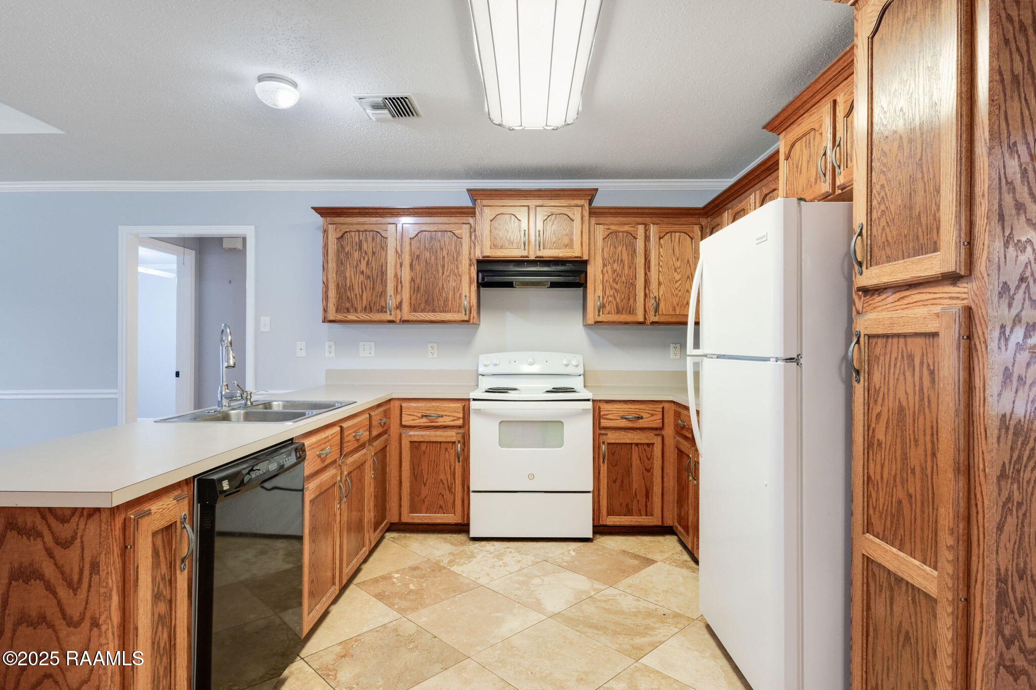 400 Lebesque Road Lafayette, LA 70507 - Photo 6 of 17 Kitchen