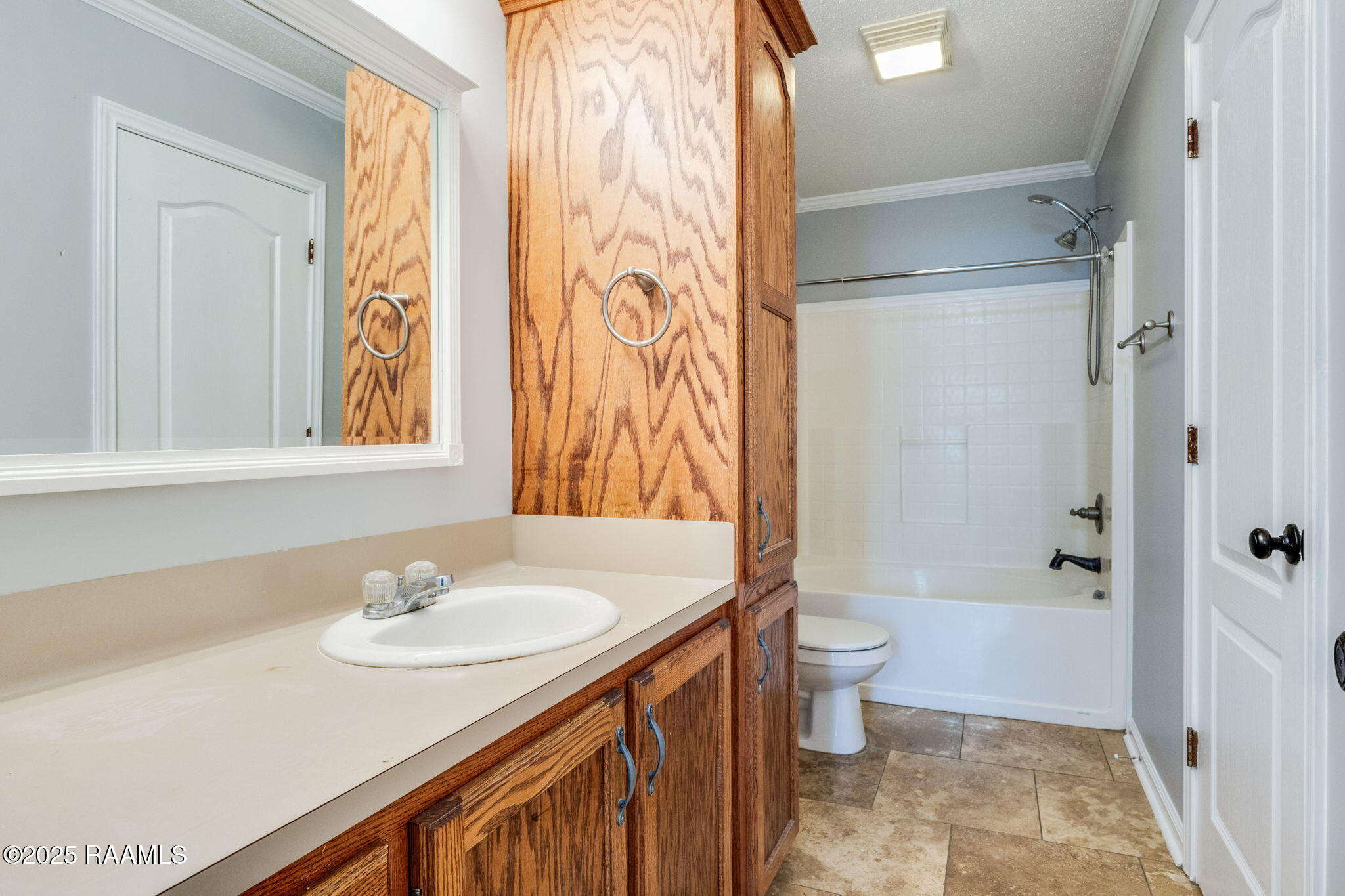 400 Lebesque Road Lafayette, LA 70507 - Photo 9 of 17 Primary Bathroom